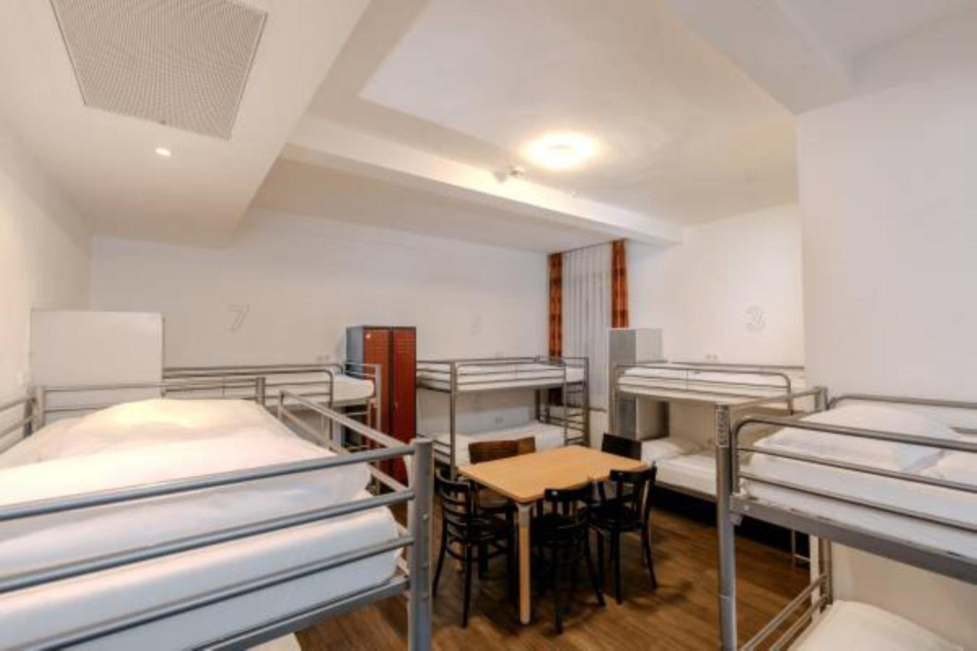 Jaeger´s Hostel *